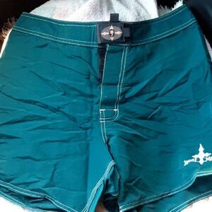 Local motion Made  In Hawaii Green  ‎  Shorty Shorts  Nylon M 28W x 15L